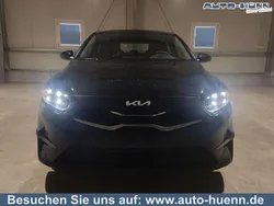 Schwarz metallic Neu 2025 Kia Ceed 2 Limousine | 20.990 € (Guter Preis)