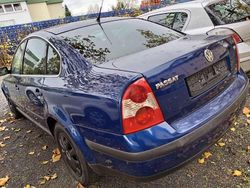 Blau Gebraucht 2003 VW Passat Family Limousine | 699 € (Superpreis)