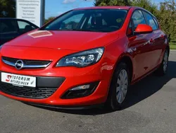 Rot Gebraucht 2015 Opel Astra Selection Limousine | 2.999 € (Fairer Preis)