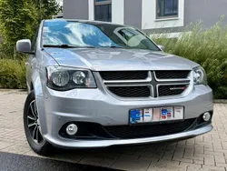 Grau Gebraucht 2018 Dodge Grand Caravan Van / Kleinbus | 15.800 € (Fairer Preis)