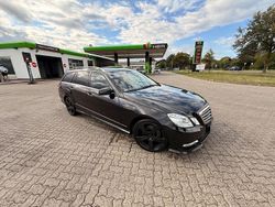 Schwarz Gebraucht 2012 Mercedes E300 Avantgarde Kombi | 6.300 €