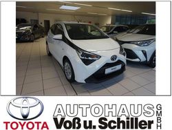 Weiß Gebraucht 2021 Toyota Aygo X-play Kleinwagen | 10.990 € (Fairer Preis)