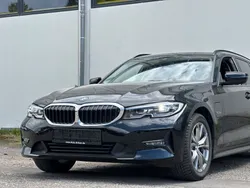 Schwarz Gebraucht 2022 BMW 320e Advantage Kombi | 23.490 € (Guter Preis)