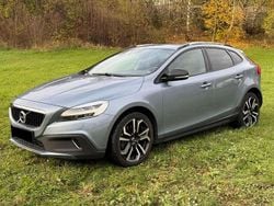 Blau Gebraucht 2017 Volvo V40 CC Summum Kombi | 12.990 € (Guter Preis)