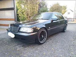 Schwarz Gebraucht 1997 Mercedes C240 Elegance Limousine | 5.000 €