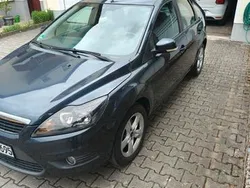 Grau Gebraucht 2010 Ford Focus Kleinwagen | 3.900 € (Fairer Preis)