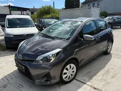 Grau Gebraucht 2012 Toyota Yaris Hybrid Life Kleinwagen | 7.499 € (Teuer)