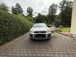 Grau Gebraucht 2006 Ford Fusion Limousine | 1.300 €