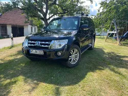 Schwarz Gebraucht 2012 Mitsubishi Pajero Instyle SUV | 17.800 € (Fairer Preis)