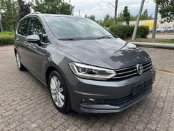 Grau Gebraucht 2018 VW Touran Highline Van / Kleinbus | 16.490 € (Fairer Preis)