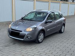 Silber Gebraucht 2009 Renault Clio II Luxe Limousine | 2.900 € (Fairer Preis)