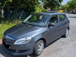 Grau Gebraucht 2011 Skoda Fabia Limousine | 4.950 € (Fairer Preis)