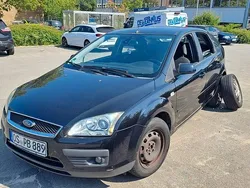 Schwarz Gebraucht 2005 Ford Focus Ghia Limousine | 1.399 € (Guter Preis)
