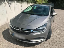Grau Gebraucht 2016 Opel Astra Innovation Limousine | 8.800 € (Fairer Preis)