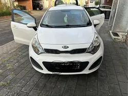 Weiß Gebraucht 2014 Kia Rio Kleinwagen | 7.500 €