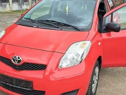 Rot Gebraucht 2010 Toyota Yaris Life Limousine | 3.800 € (Fairer Preis)