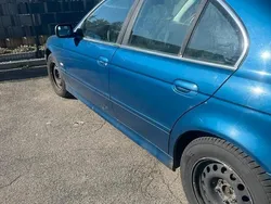Blau Gebraucht 2002 BMW 520 Limousine | 500 € (Etwas zu teuer)