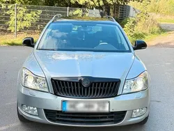 Grau Gebraucht 2012 Skoda Octavia Kombi | 5.650 € (Guter Preis)