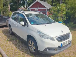 Weiß Gebraucht 2015 Peugeot 2008 Active SUV | 6.499 € (Fairer Preis)