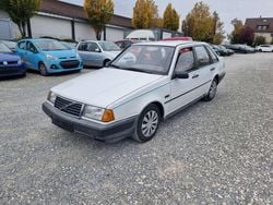 Weiß Gebraucht 2001 Volvo 440 Kleinwagen | 1.899 €