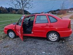 Rot Gebraucht 2001 VW Polo Classicline Limousine | 900 € (Superpreis)