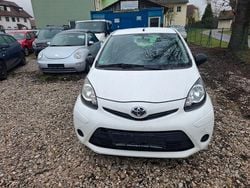 Weiß Gebraucht 2013 Toyota Aygo Kleinwagen | 1.789 € (Fairer Preis)