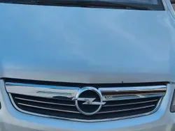 Grau Gebraucht 2010 Opel Zafira Family Van / Kleinbus | 3.499 € (Fairer Preis)