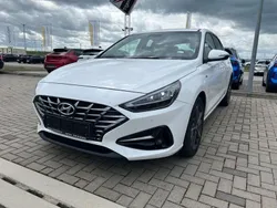 Serenity white Gebraucht 2024 Hyundai i30 Trend Limousine | 22.490 € (Superpreis)
