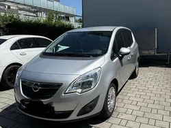 Silber Gebraucht 2011 Opel Meriva Van / Kleinbus | 5.590 € (Teuer)