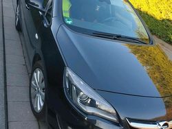 Schwarz Gebraucht 2015 Opel Astra Kombi | 8.490 € (Teuer)