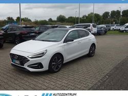 Weiß Gebraucht 2021 Hyundai i30 Edition 30+ Limousine | 19.779 € (Fairer Preis)