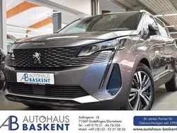 Grau Gebraucht 2021 Peugeot 5008 Allure Van / Kleinbus | 24.490 € (Etwas zu teuer)