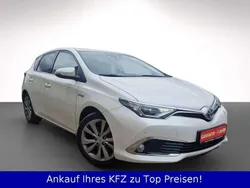 Weiß Gebraucht 2018 Toyota Auris Limousine | 13.880 € (Guter Preis)