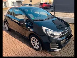 Schwarz Gebraucht 2016 Kia Rio Attract Limousine | 7.950 € (Fairer Preis)