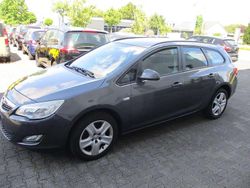 Grau Gebraucht 2011 Opel Astra Kombi | 2.650 € (Fairer Preis)