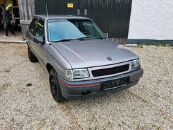 Grau Gebraucht 1992 Opel Corsa Kleinwagen | 1.400 €