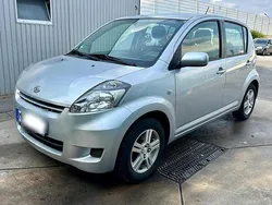 Silber Gebraucht 2009 Daihatsu Sirion Kleinwagen | 2.500 € (Fairer Preis)