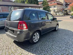 Grau Gebraucht 2012 Opel Zafira Family Van / Kleinbus | 3.980 € (Superpreis)