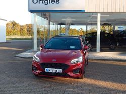 Rot Gebraucht 2021 Ford Focus ST-Line X Limousine | 19.980 € (Etwas zu teuer)