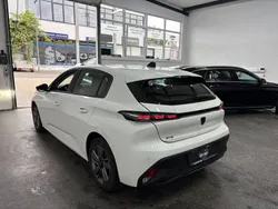 Weiß Gebraucht 2022 Peugeot 308 Active Limousine | 17.750 €