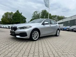 Glaciersilber (metallic) Gebraucht 2021 BMW 118 Advantage Kleinwagen | 23.990 € (Etwas zu teuer)