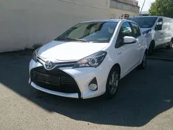 Weiß Gebraucht 2016 Toyota Yaris Hybrid Comfort Limousine | 9.890 € (Superpreis)
