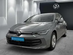 Mondsteingrau Gebraucht 2024 VW Golf VIII Life Limousine | 32.450 € (Teuer)