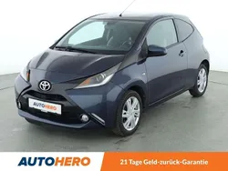 Dark blue Gebraucht 2015 Toyota Aygo X-play Kleinwagen | 8.490 € (Fairer Preis)