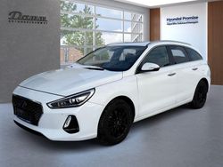 Weiß Gebraucht 2018 Hyundai i30 Premium Kombi | 15.590 € (Fairer Preis)