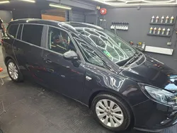Schwarz Gebraucht 2016 Opel Zafira Tourer Van / Kleinbus | 11.000 € (Fairer Preis)