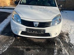 Weiß Gebraucht 2009 Dacia Sandero Kleinwagen | 3.400 €