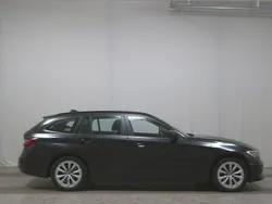 Black sapphire metallic Gebraucht 2021 BMW 318 Advantage Kombi | 18.980 € (Superpreis)