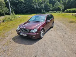Rot Gebraucht 2006 Mercedes C200 Avantgarde Limousine | 6.100 € (Fairer Preis)