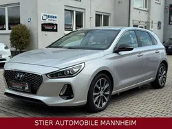 Silber Gebraucht 2017 Hyundai i30 Intro Edition Limousine | 11.250 € (Guter Preis)